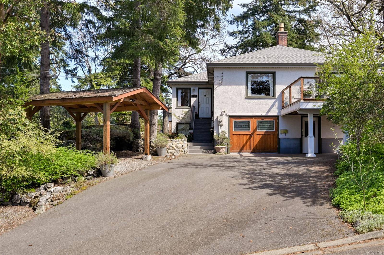 1151 Reynolds Rd, Saanich, BC V8P 2K5