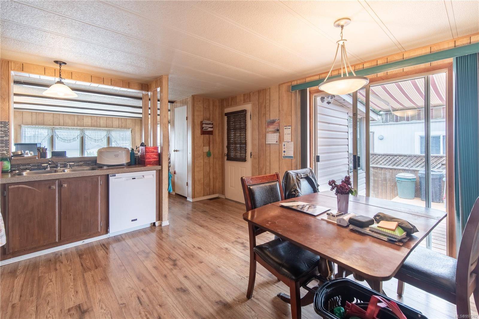 View Royal, BC V9A 7B3,158 Cooper Rd #14