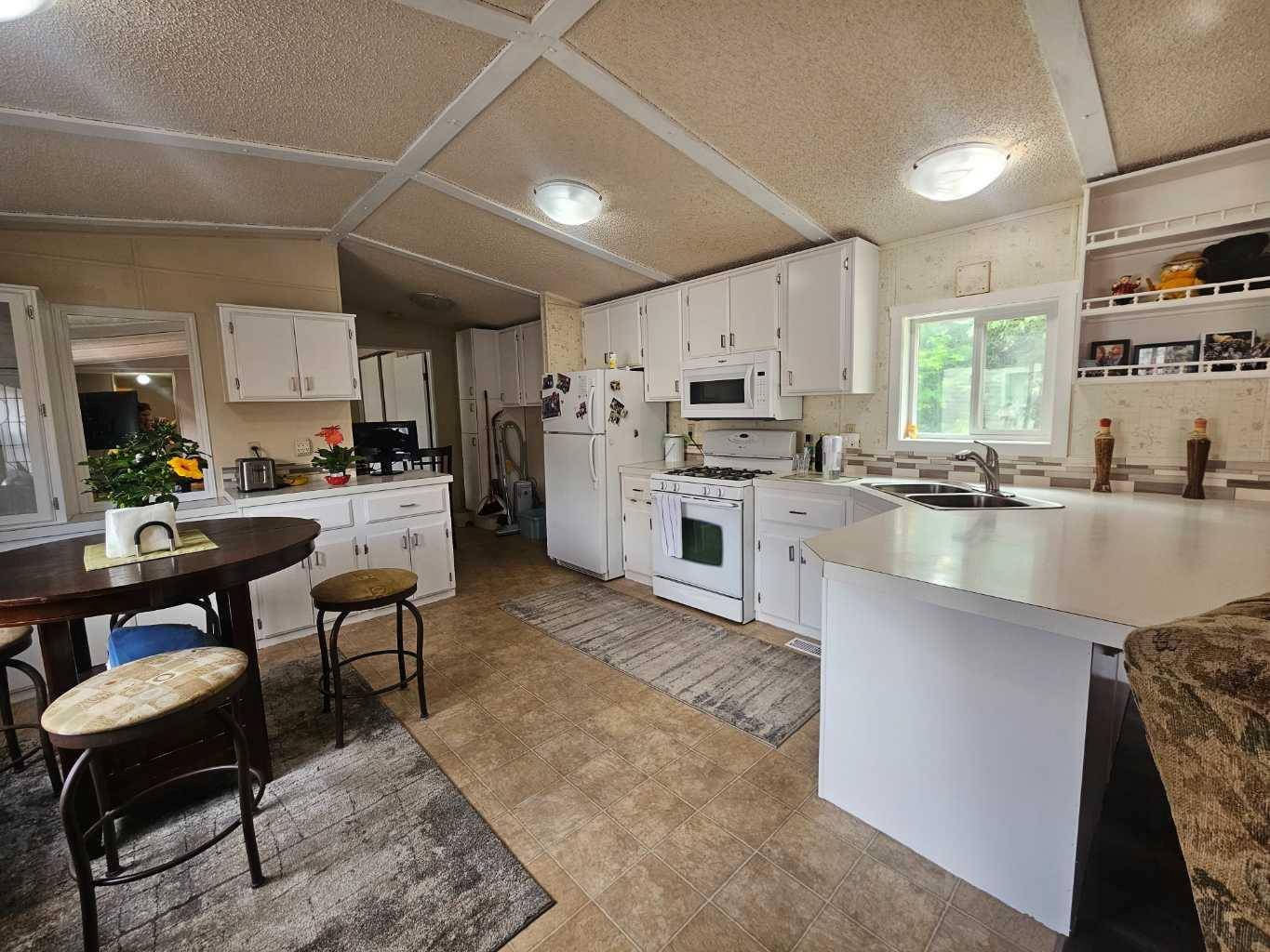 Red Deer, AB T4P 1C9,6834 59 AVE #825