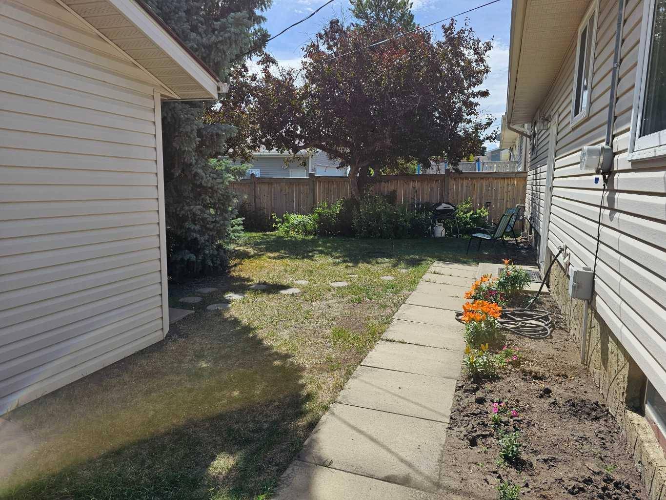 Grande Prairie, AB T8V 3E4,8611 95 ST