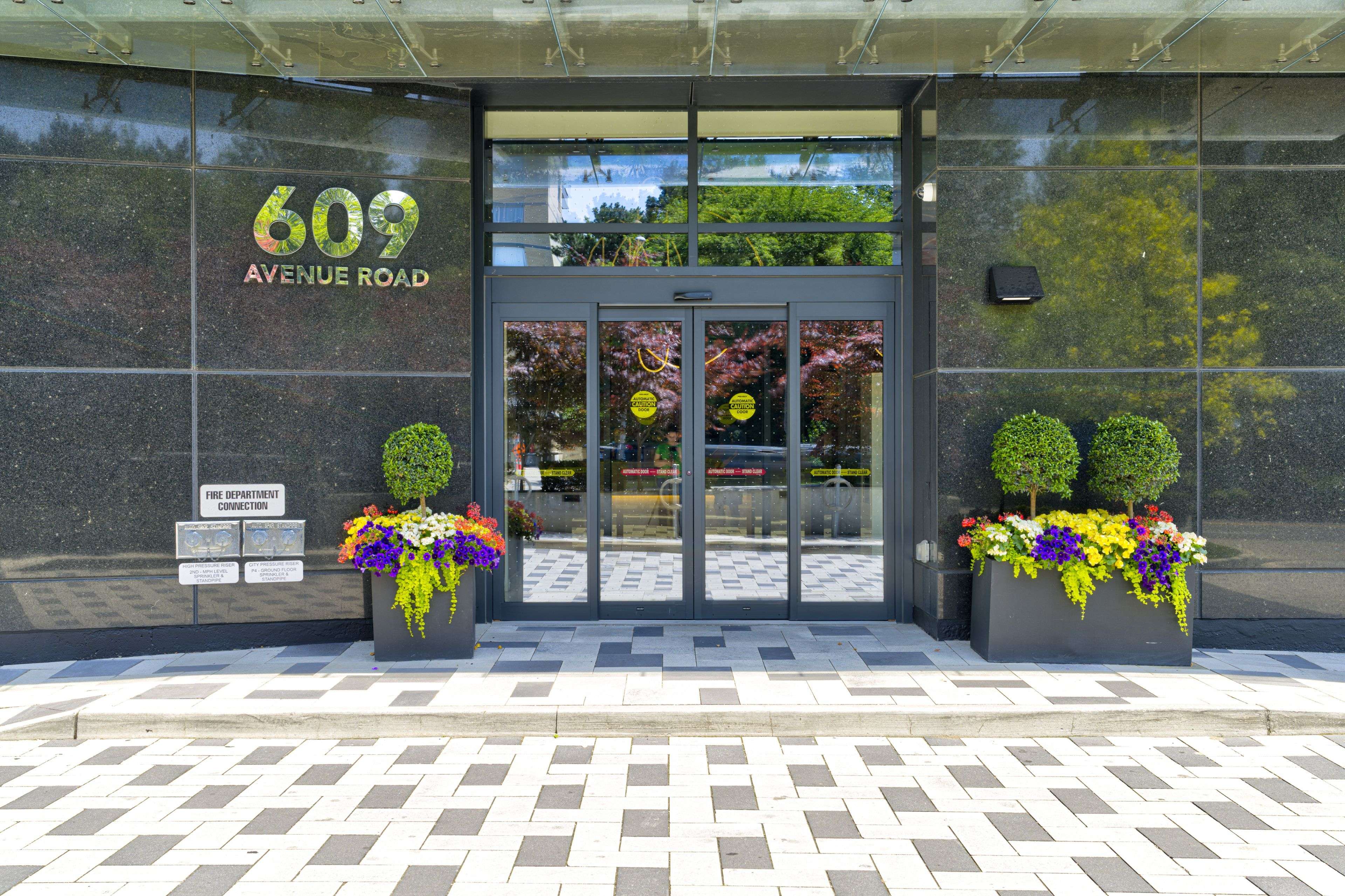 Toronto C02, ON M4V 0B1,609 Avenue RD #1704