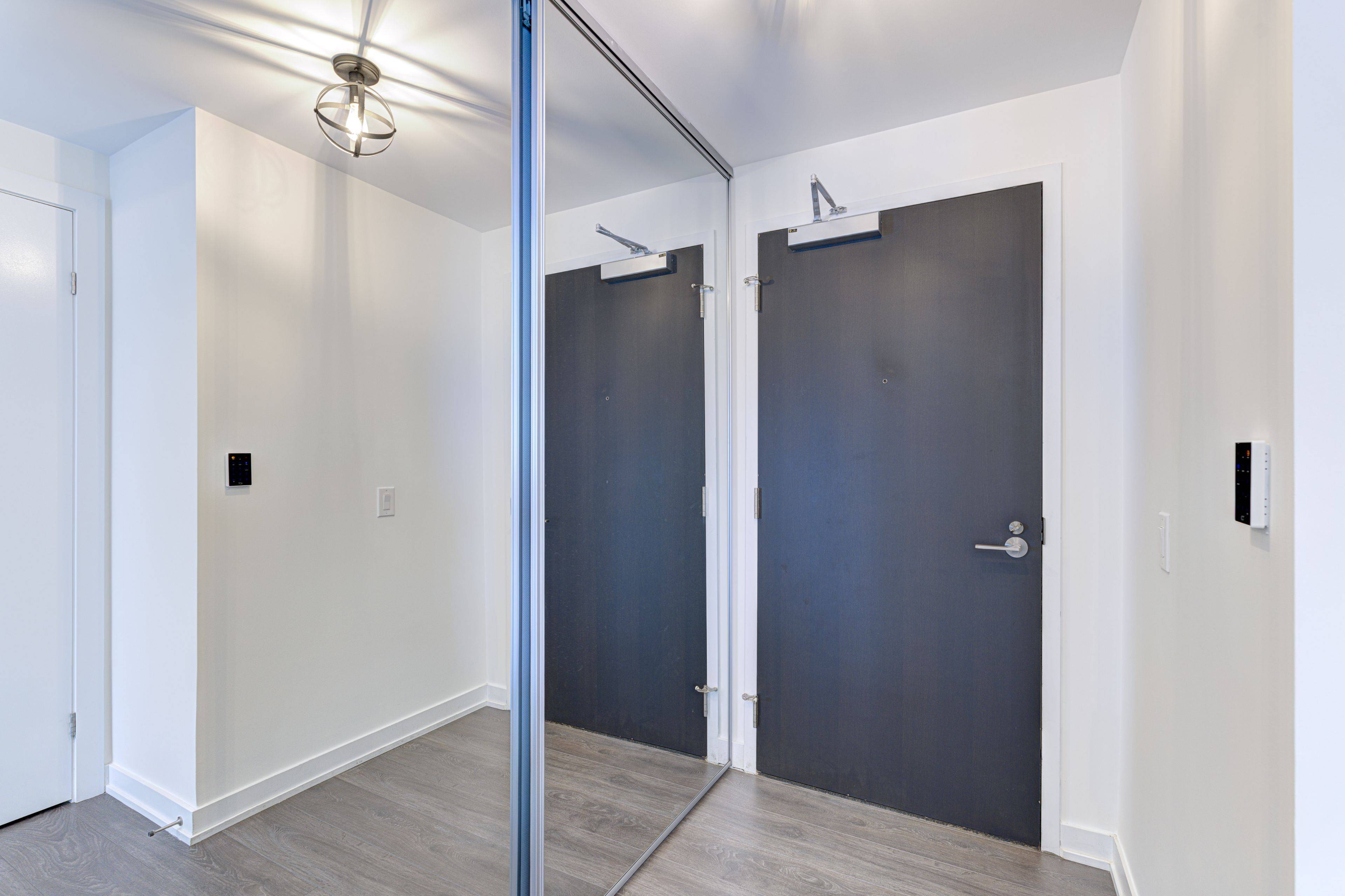 Toronto C02, ON M4V 0B1,609 Avenue RD #1704