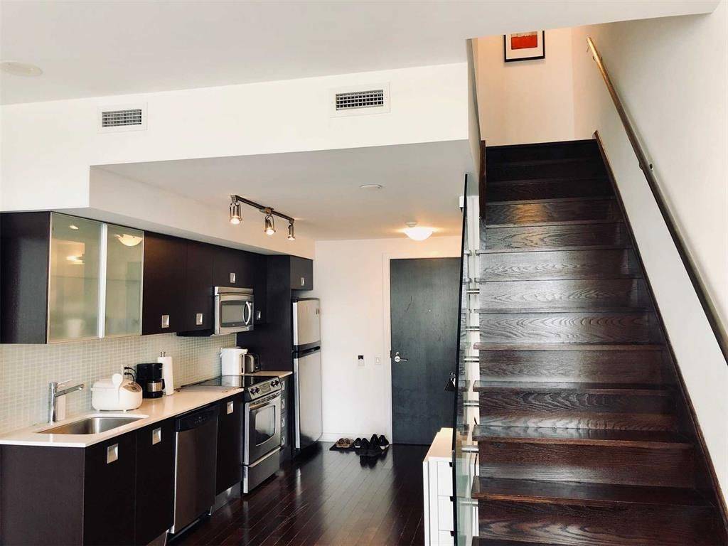 Toronto C08, ON M4Y 0A2,33 Charles ST E #2808