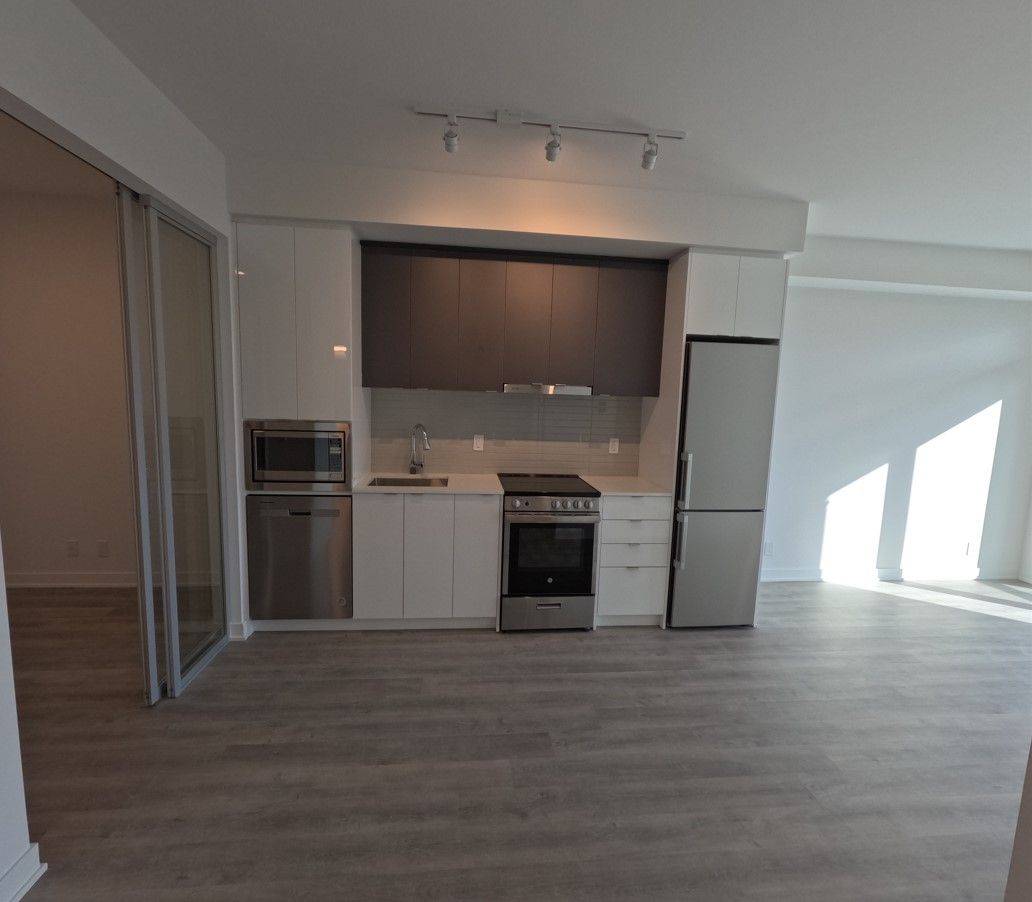 Vaughan, ON L4J 0L7,30 Upper Mall WAY #415