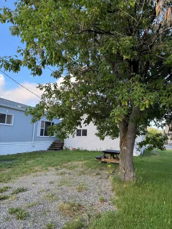 Hillcrest, AB T0K 1C0,22602 9 AVE
