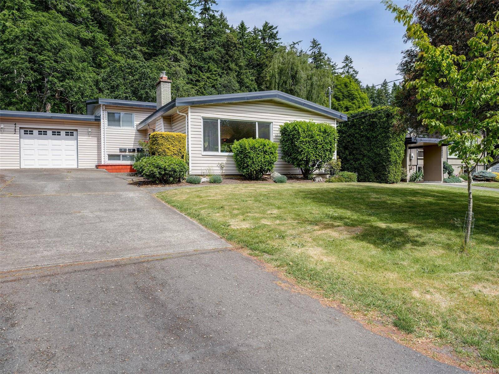 4342 Parkside Cres, Saanich, BC V8N 2C3