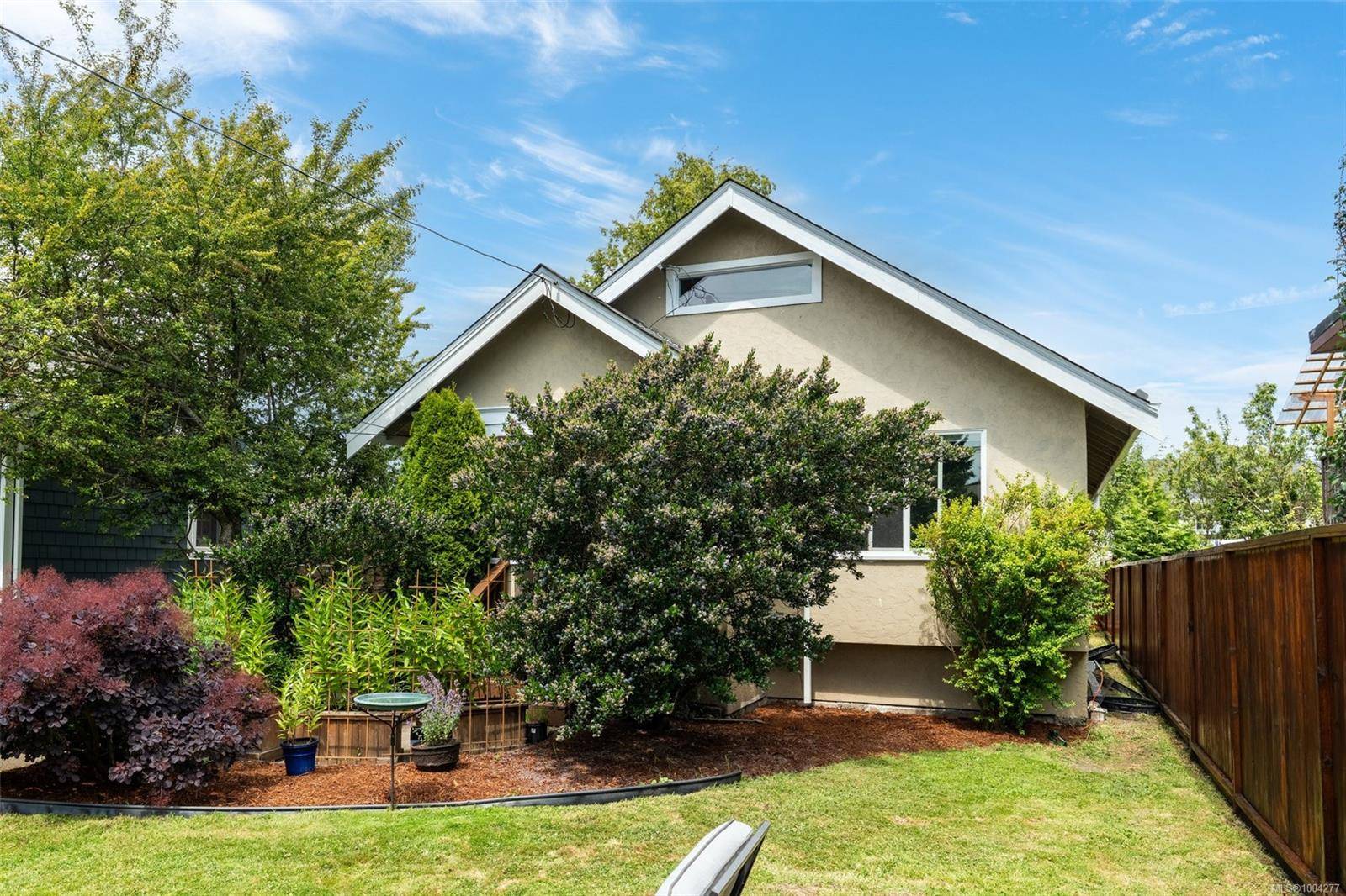 1484 Edgeware Rd, Victoria, BC V8T 2J5