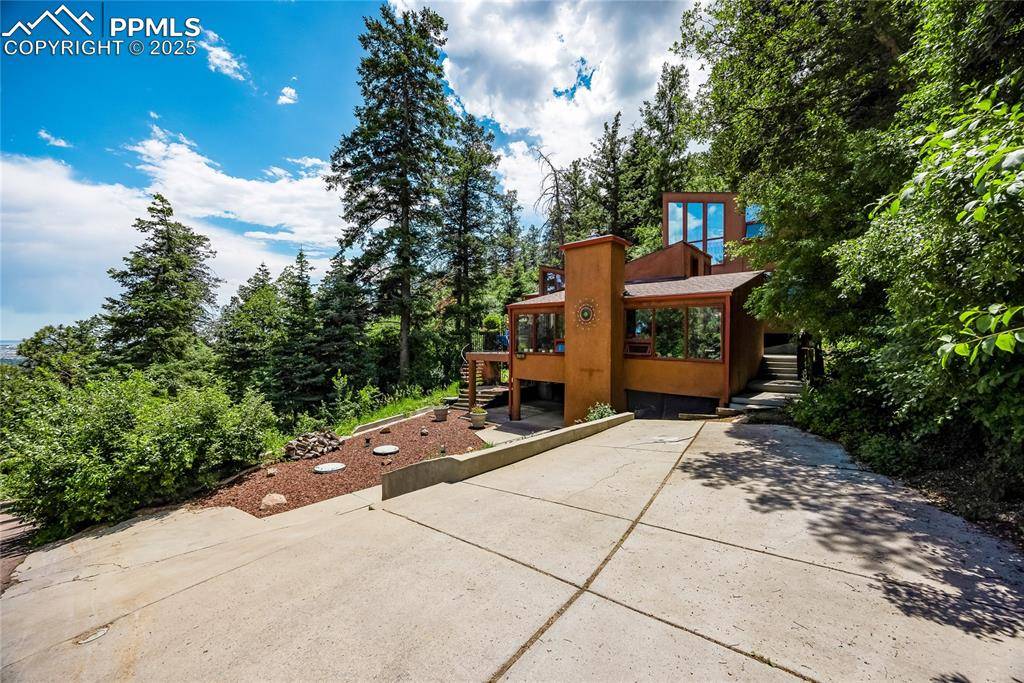 Colorado Springs, CO 80906,1735 Pine LN