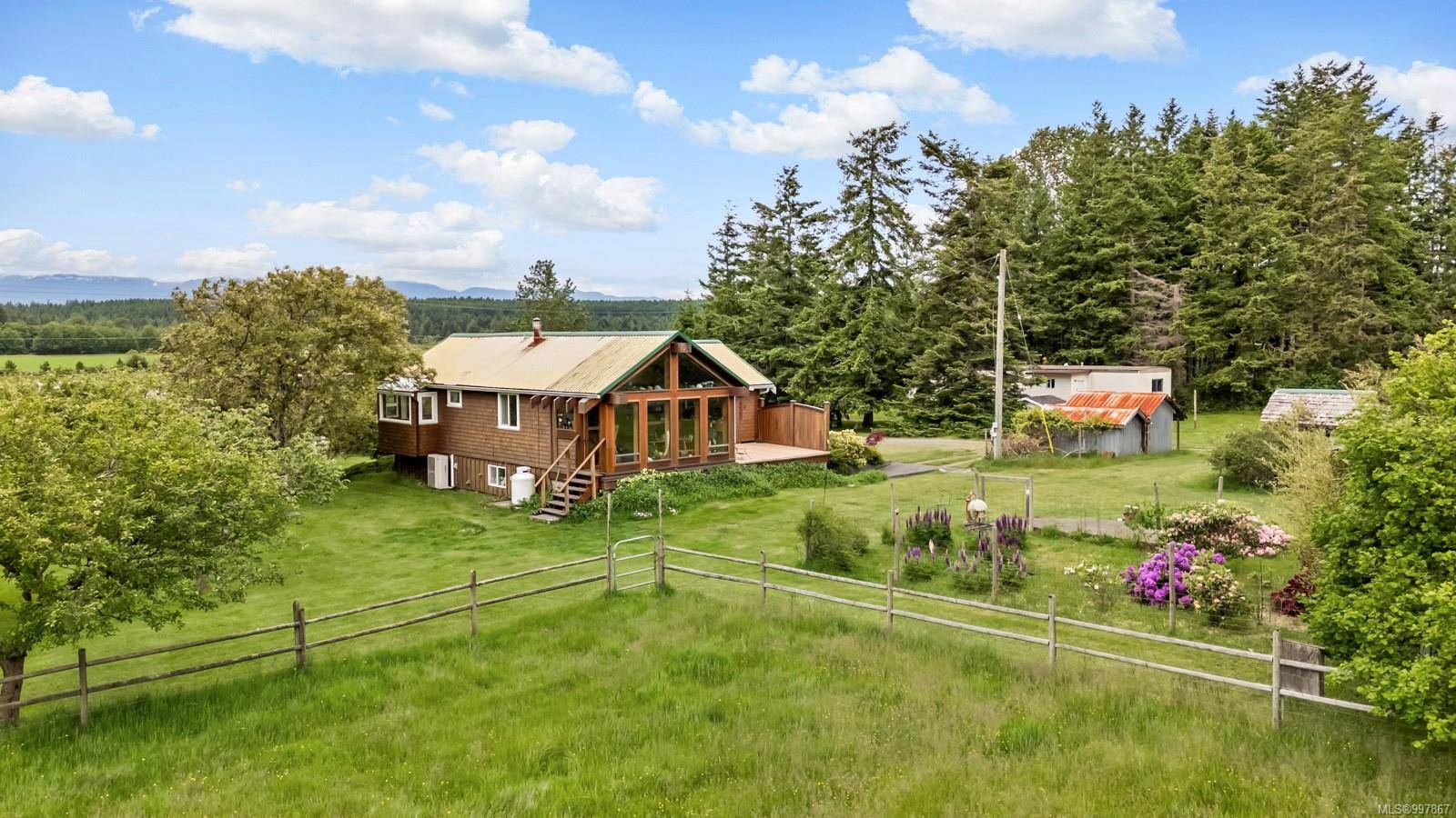Comox, BC V9M 3T2,818 Knight Rd
