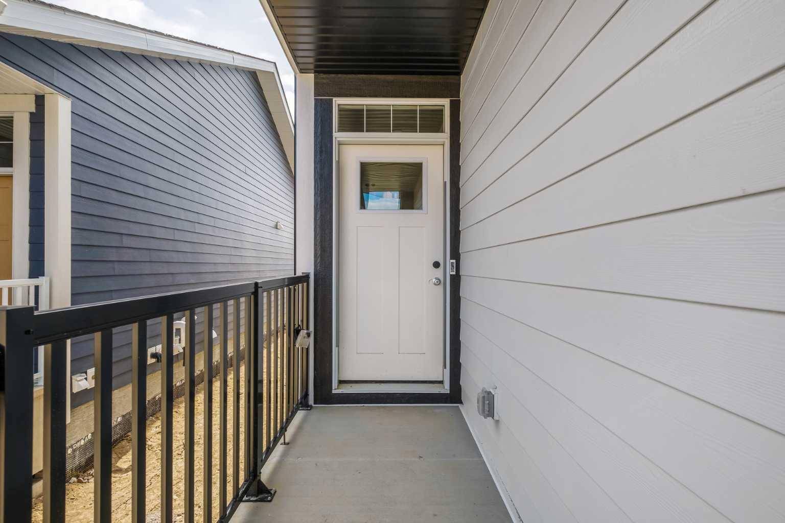 Calgary, AB T3M 3T3,320 Magnolia CRES Southeast