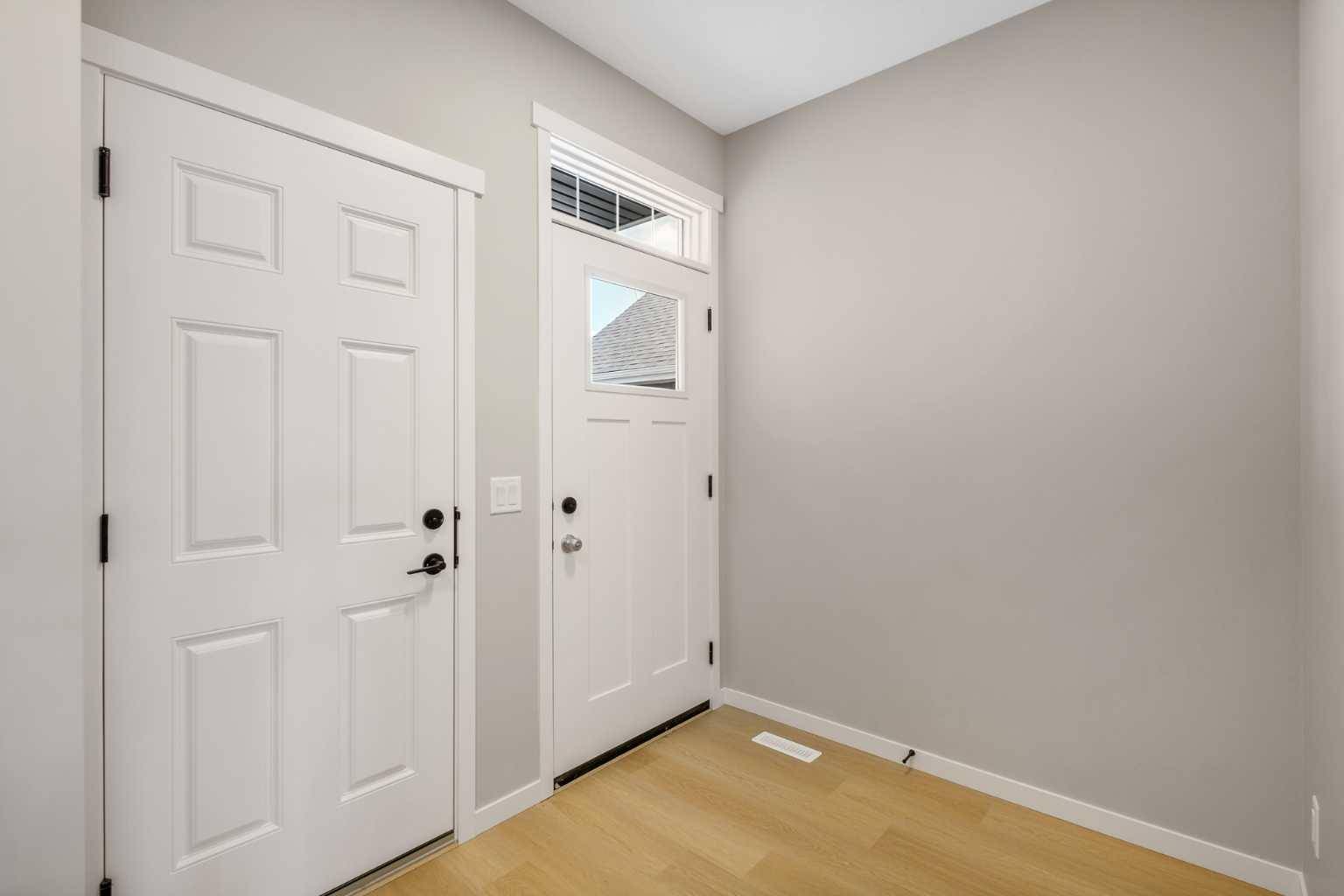 Calgary, AB T3M 3T3,320 Magnolia CRES SE