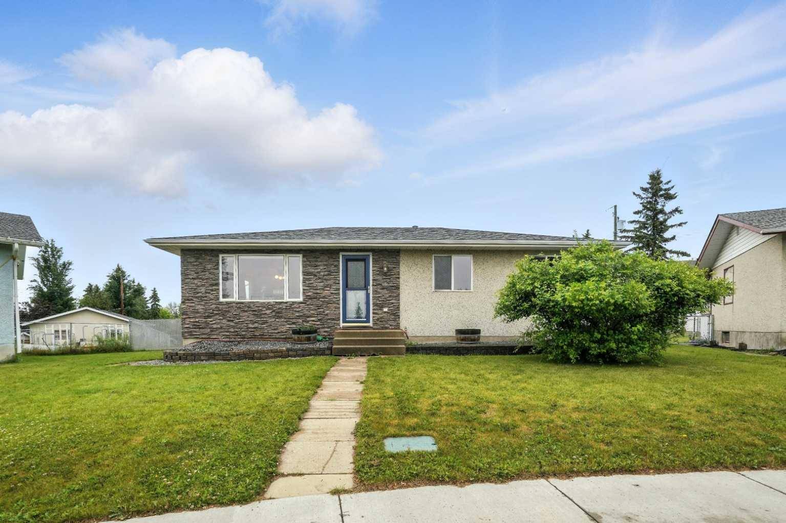 5220 52 ST, Rocky Mountain House, AB T4T1G8