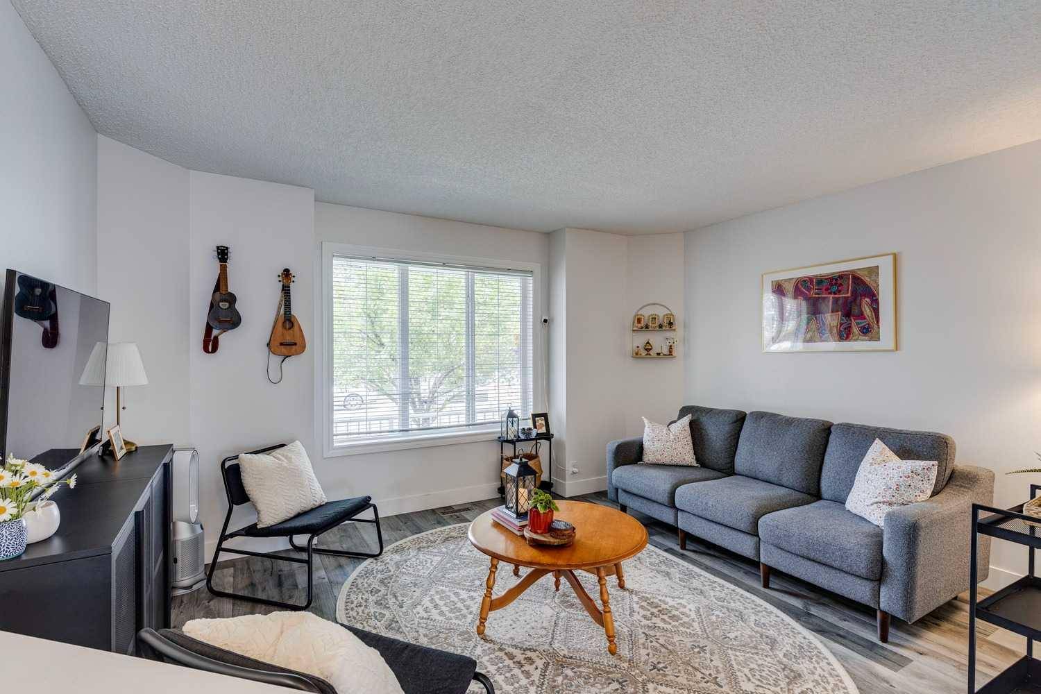 Calgary, AB T3P 1E2,202 Evansmeade Close NW