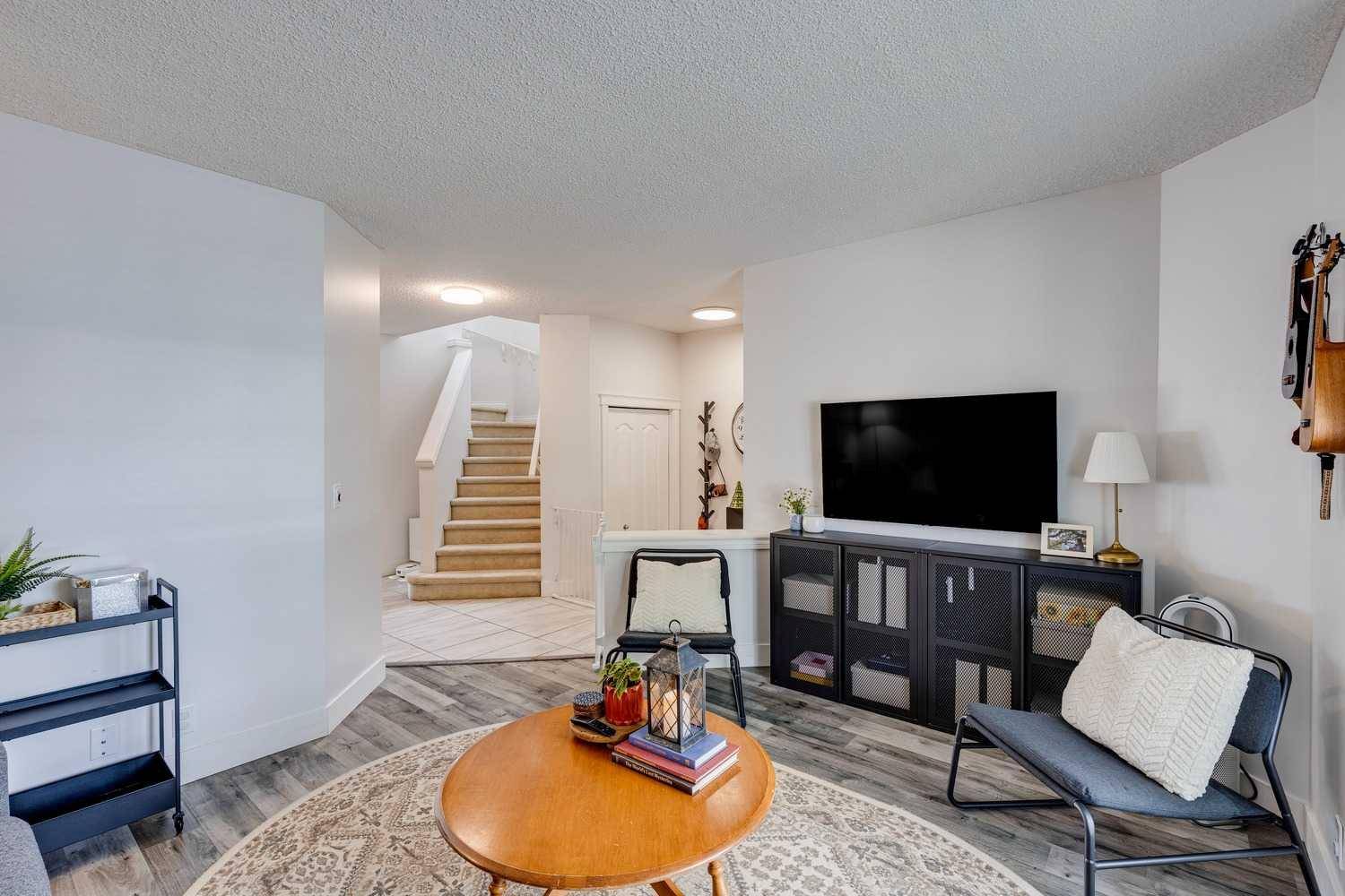 Calgary, AB T3P 1E2,202 Evansmeade Close NW