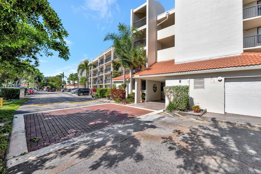 Oakland Park, FL 33309,115 Lake Emerald Dr #403