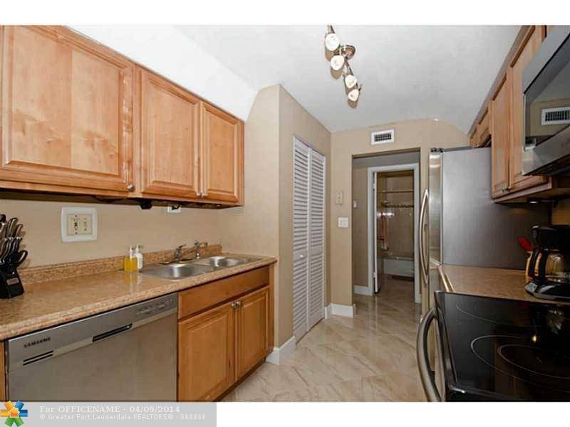 Lauderhill, FL 33319,3690 Inverrary Dr #3J