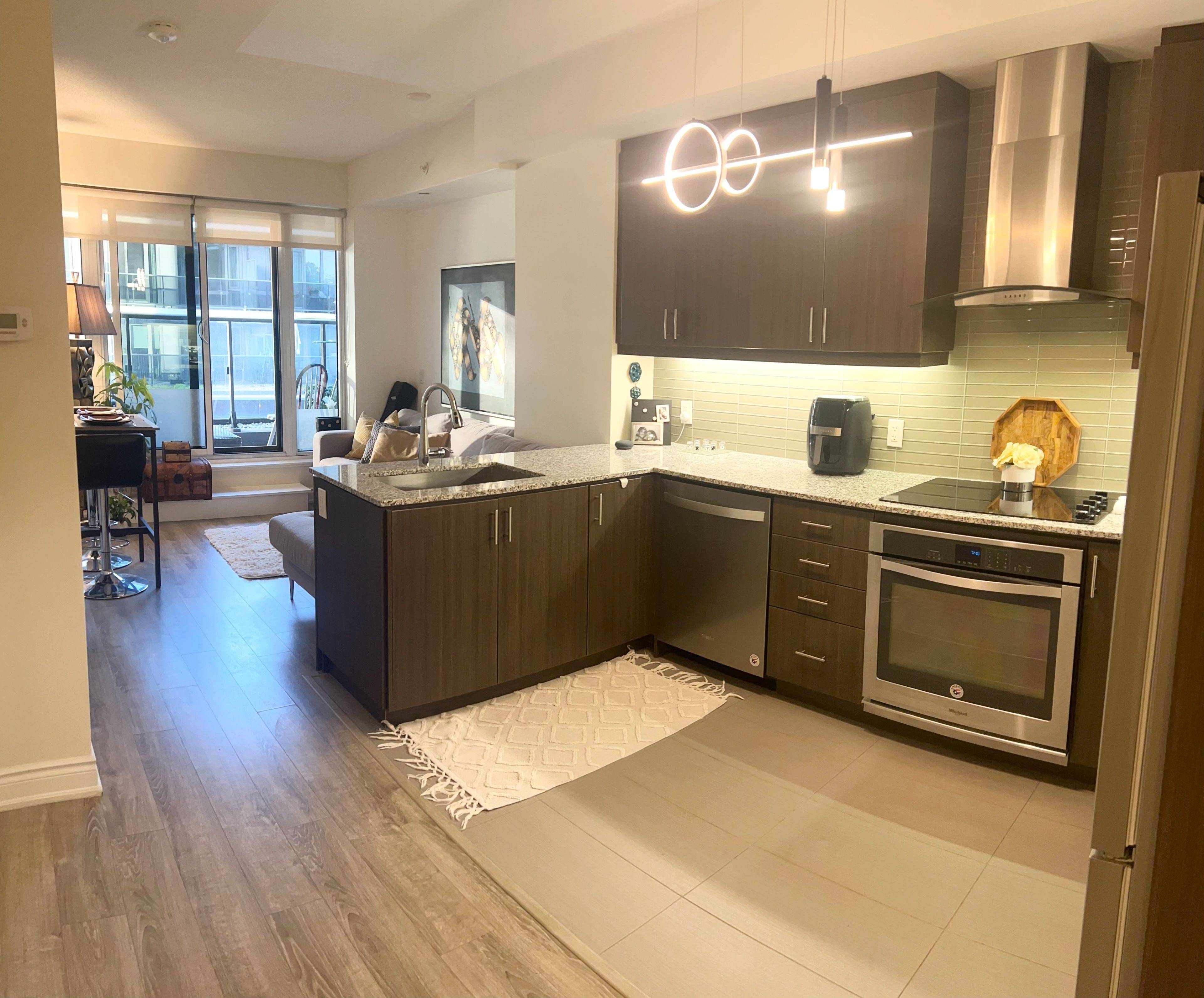 Richmond Hill, ON L4C 0X5,9618 Yonge ST #207