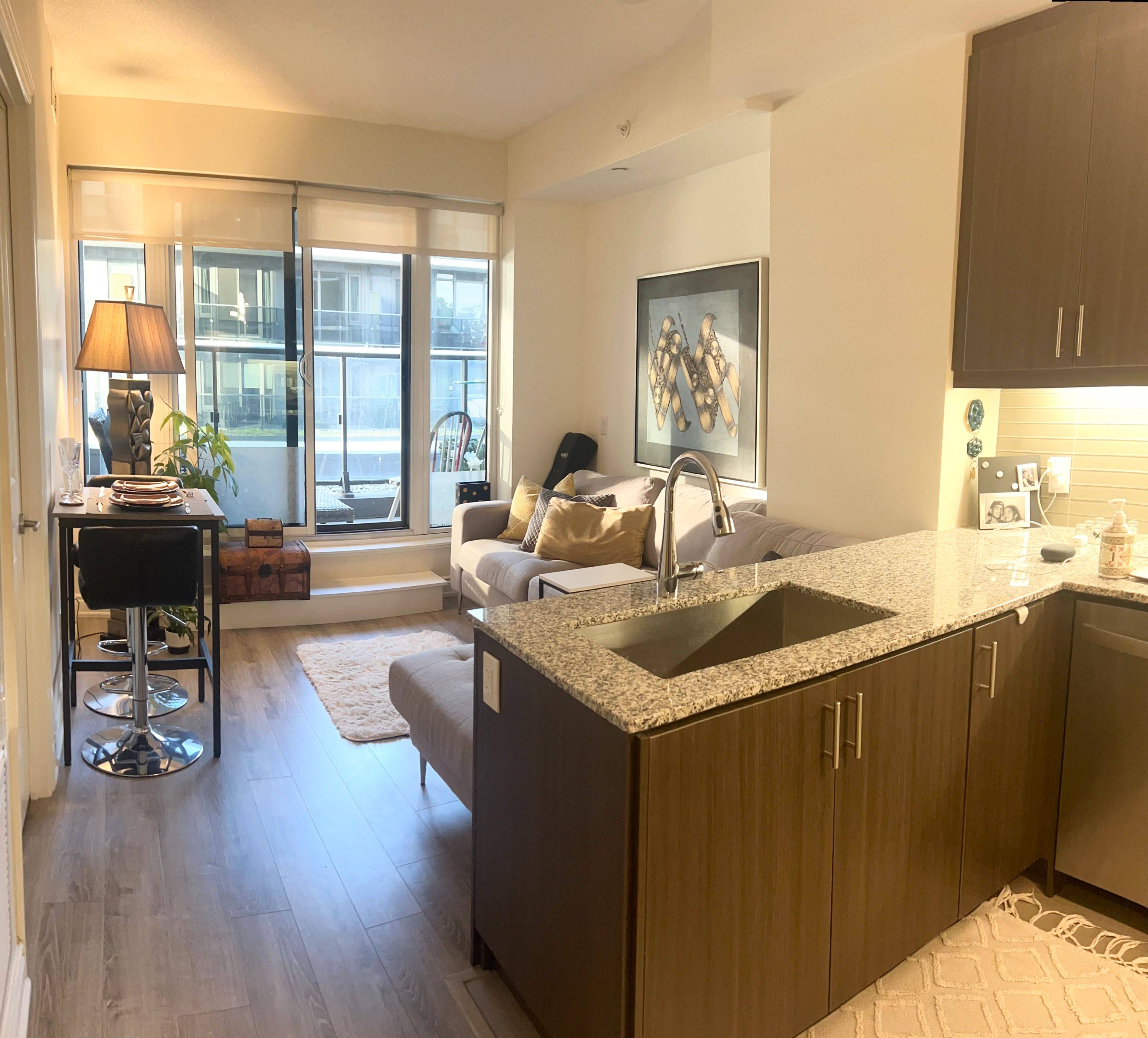 Richmond Hill, ON L4C 0X5,9618 Yonge ST #207