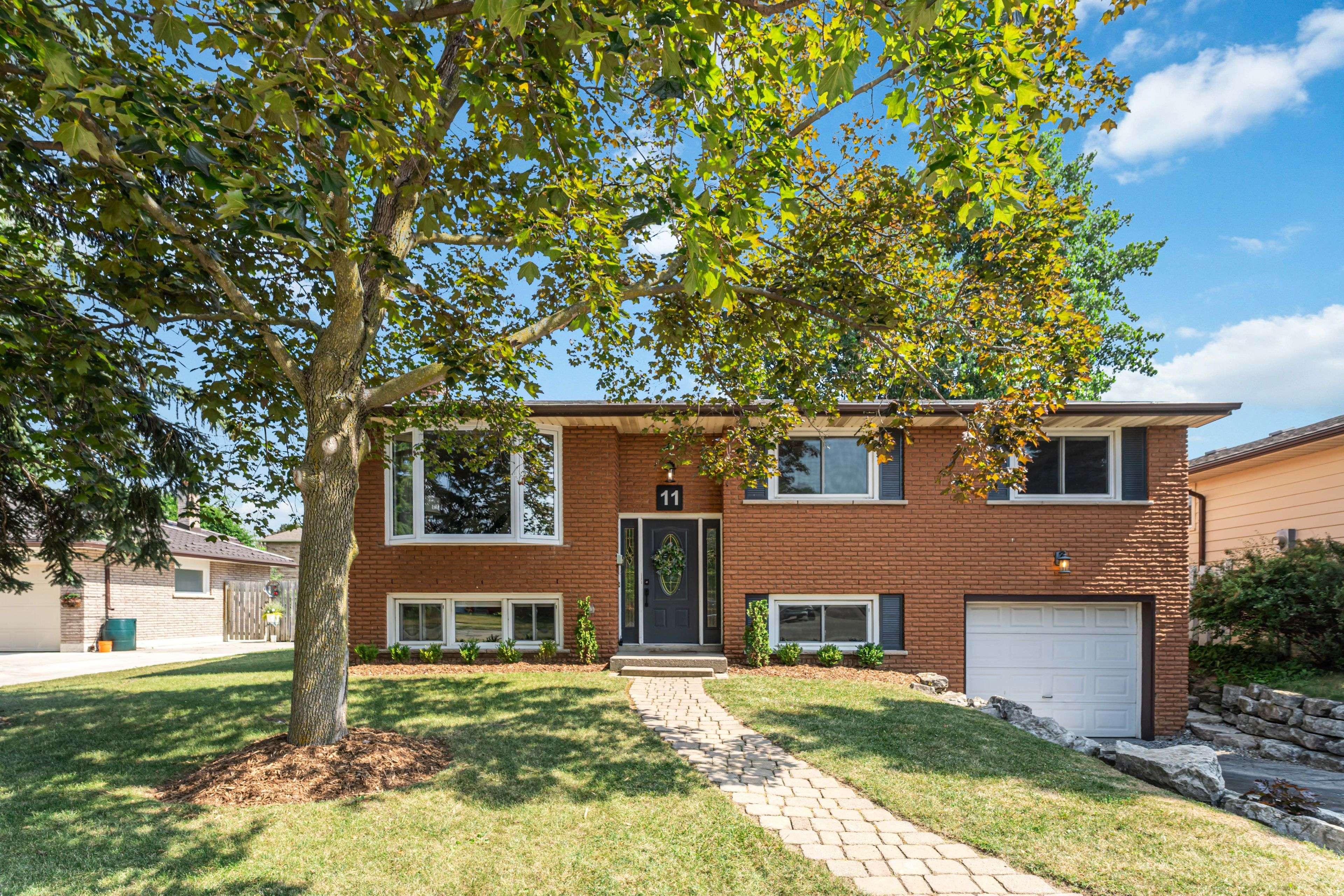 11 Ashwood CT, Hamilton, ON L8E 3C8