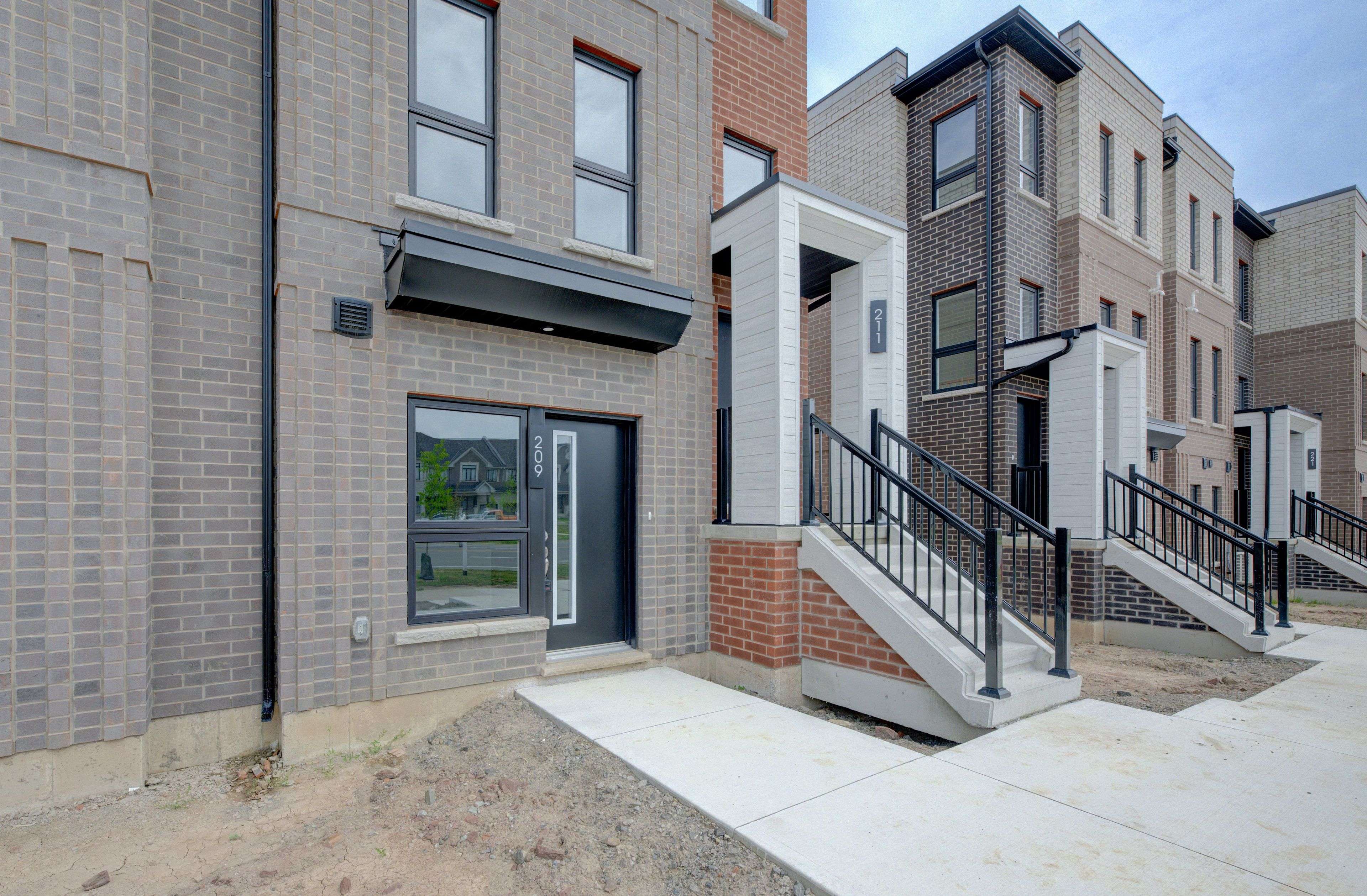 Hamilton, ON L8B 2A9,209 Burke ST