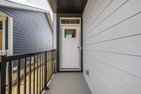 Calgary, AB T3M 3T3,320 Magnolia CRES Southeast