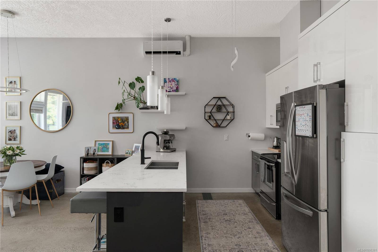 Langford, BC V9B 4X1,689 Hoffman Ave #104