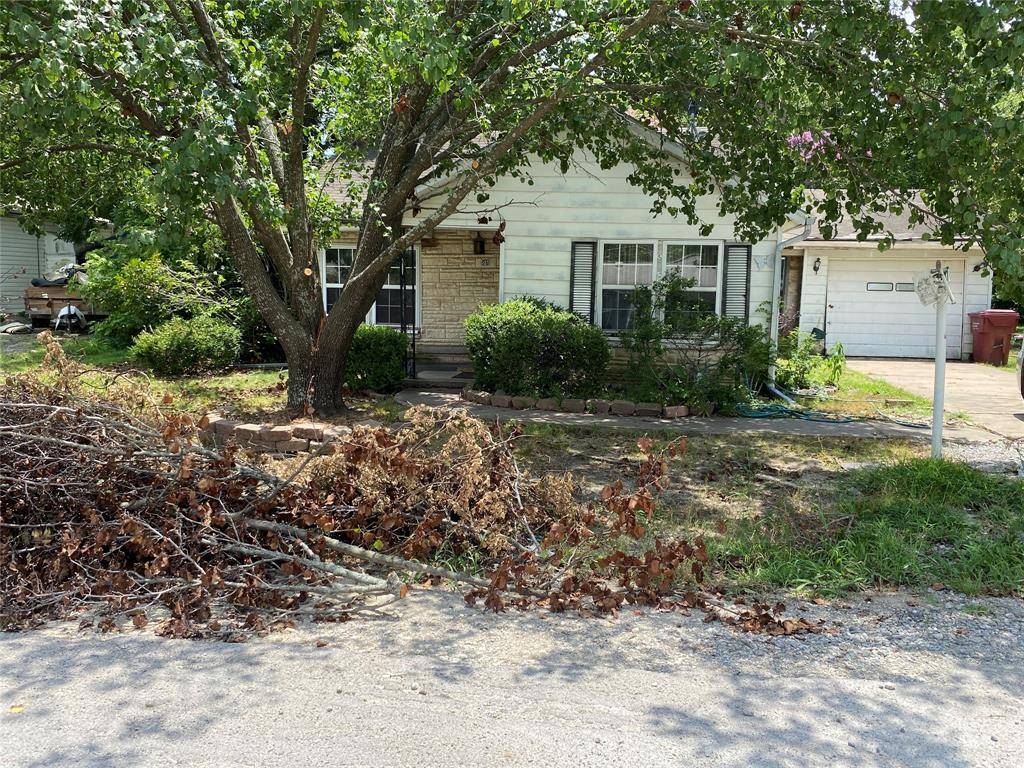 Bonham, TX 75418,815/811/817 W 12th Street #815