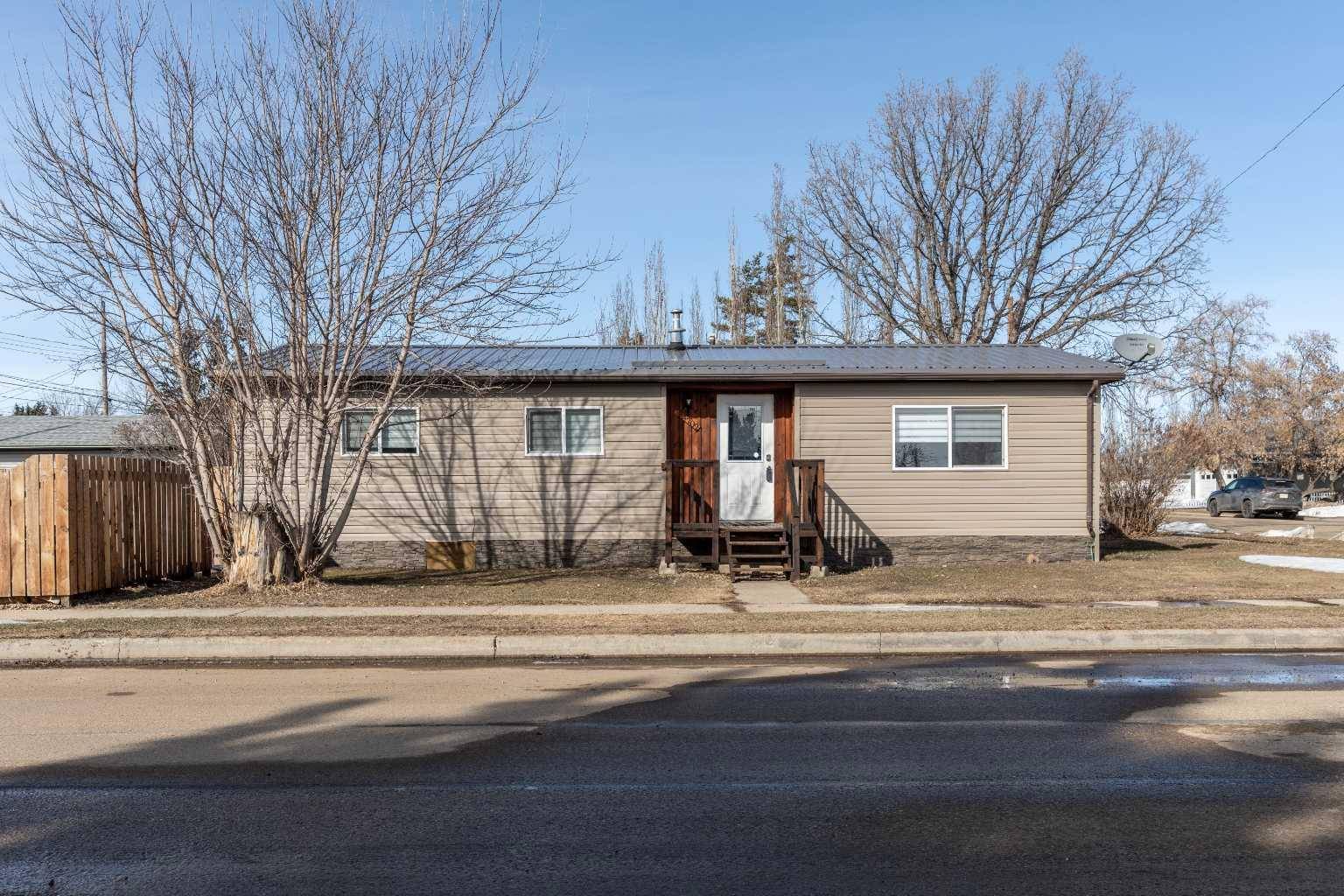 4702 49 AVE, Killam, AB T0B 2L0