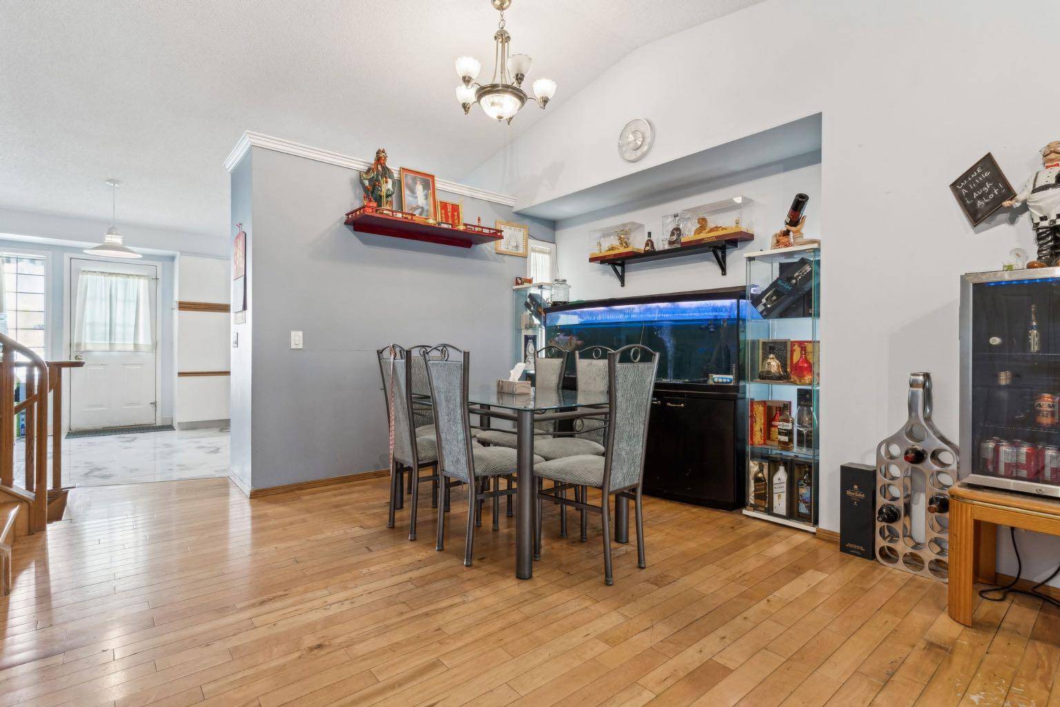 Calgary, AB T2A 7P2,894 Applewood DR Southeast