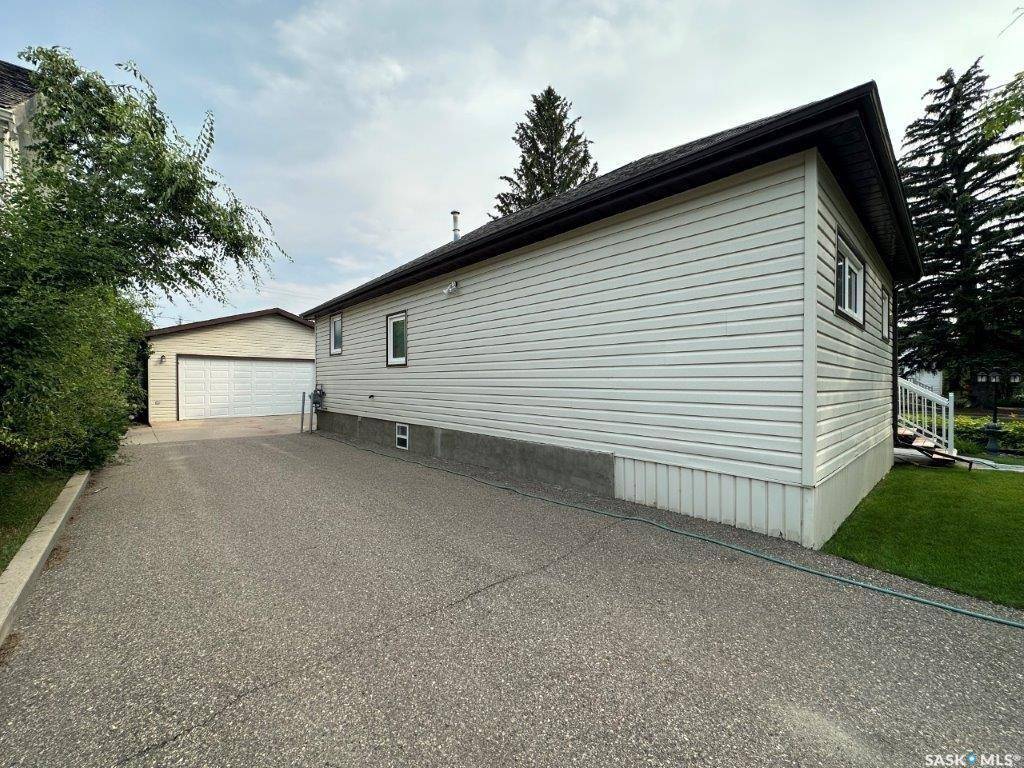 Kindersley, SK S0L 1S0,205 7th AVENUE W
