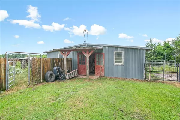 Kaufman, TX 75142,9837 County Road 110