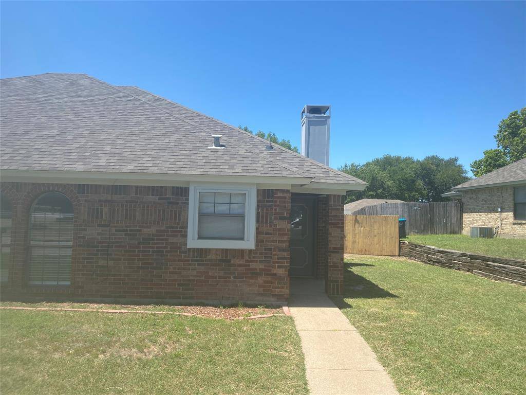 10303 Lone Pine Lane, Fort Worth, TX 76108