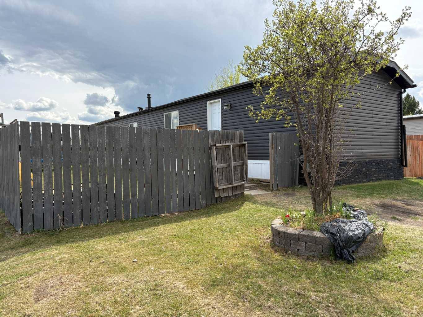 201 8 ST Southwest, Slave Lake, AB T0G 2A4