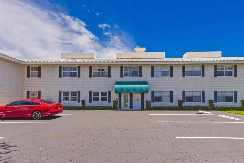 298 SW 6th St #103, Boca Raton, FL 33432