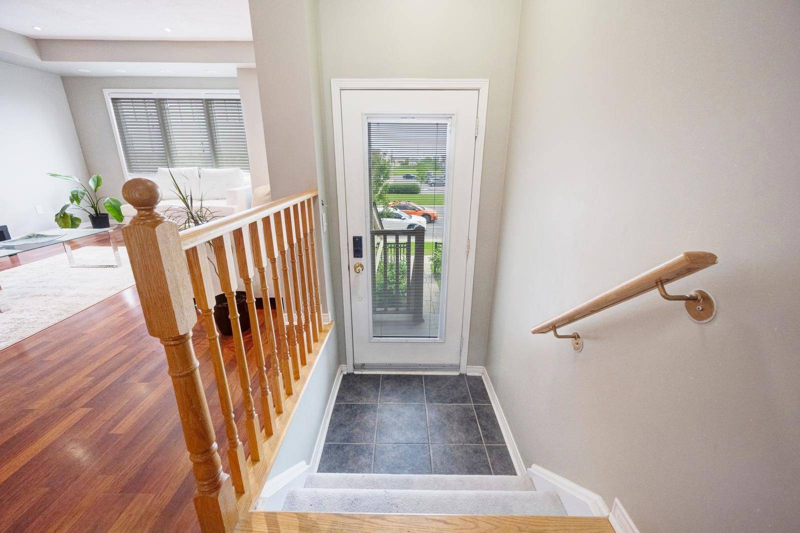 Mississauga, ON L5M 0E7,3975 Eglinton AVE W #13