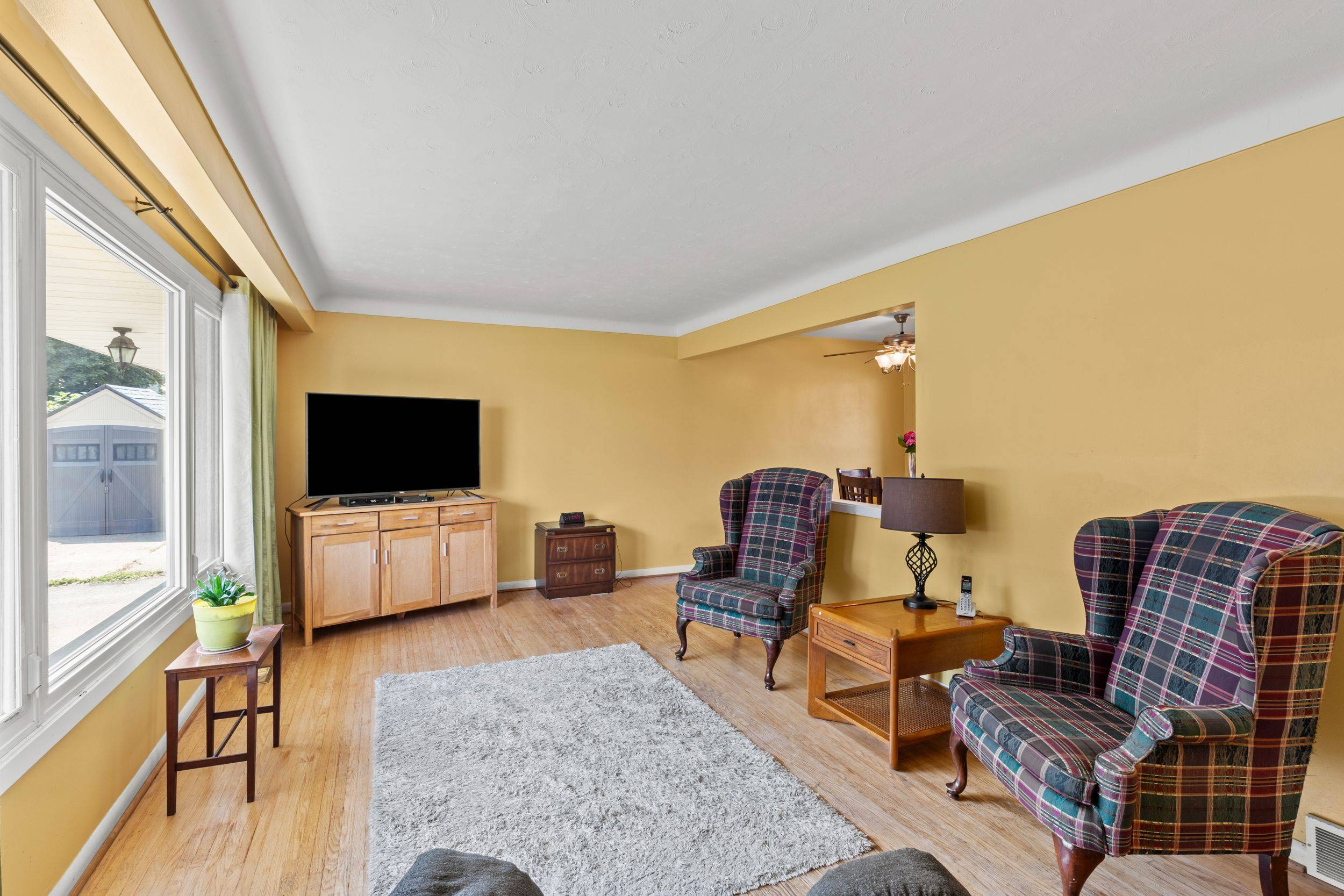 Fort Erie, ON L2A 1Z8,140 Champlain DR