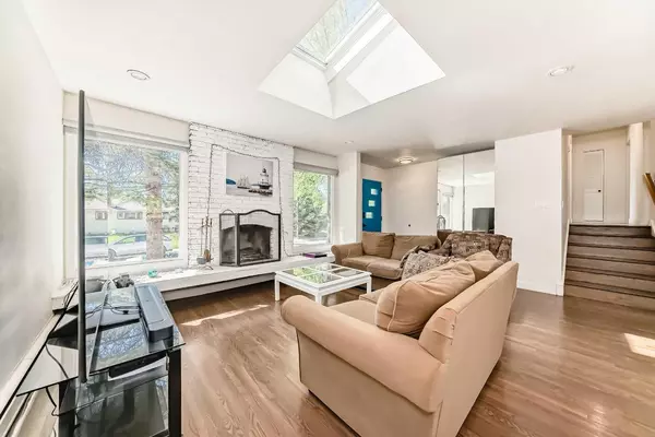 Calgary, AB T2V 3K5,36 Hooke RD SW