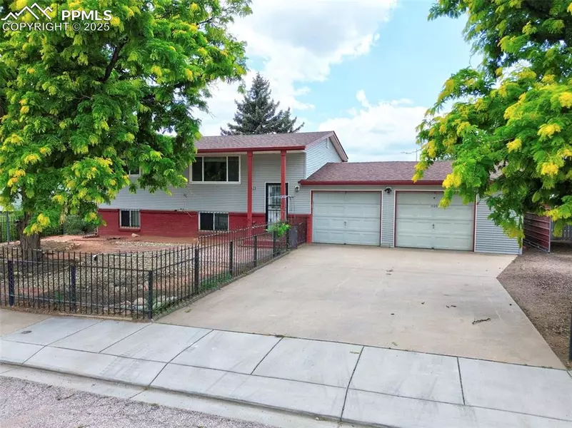 1520 Leigh LN, Fountain, CO 80817