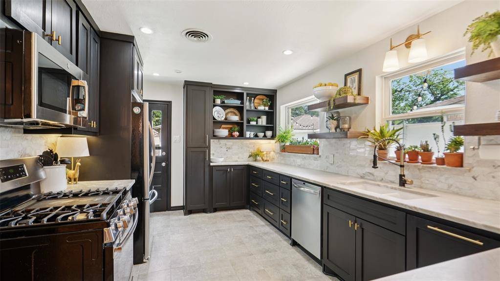 6926 Wakefield Street, Dallas, TX 75231