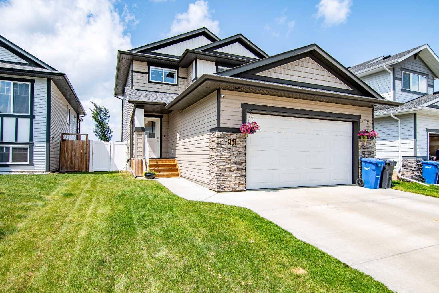 566 Robinson AVE, Penhold, AB T0M1R0