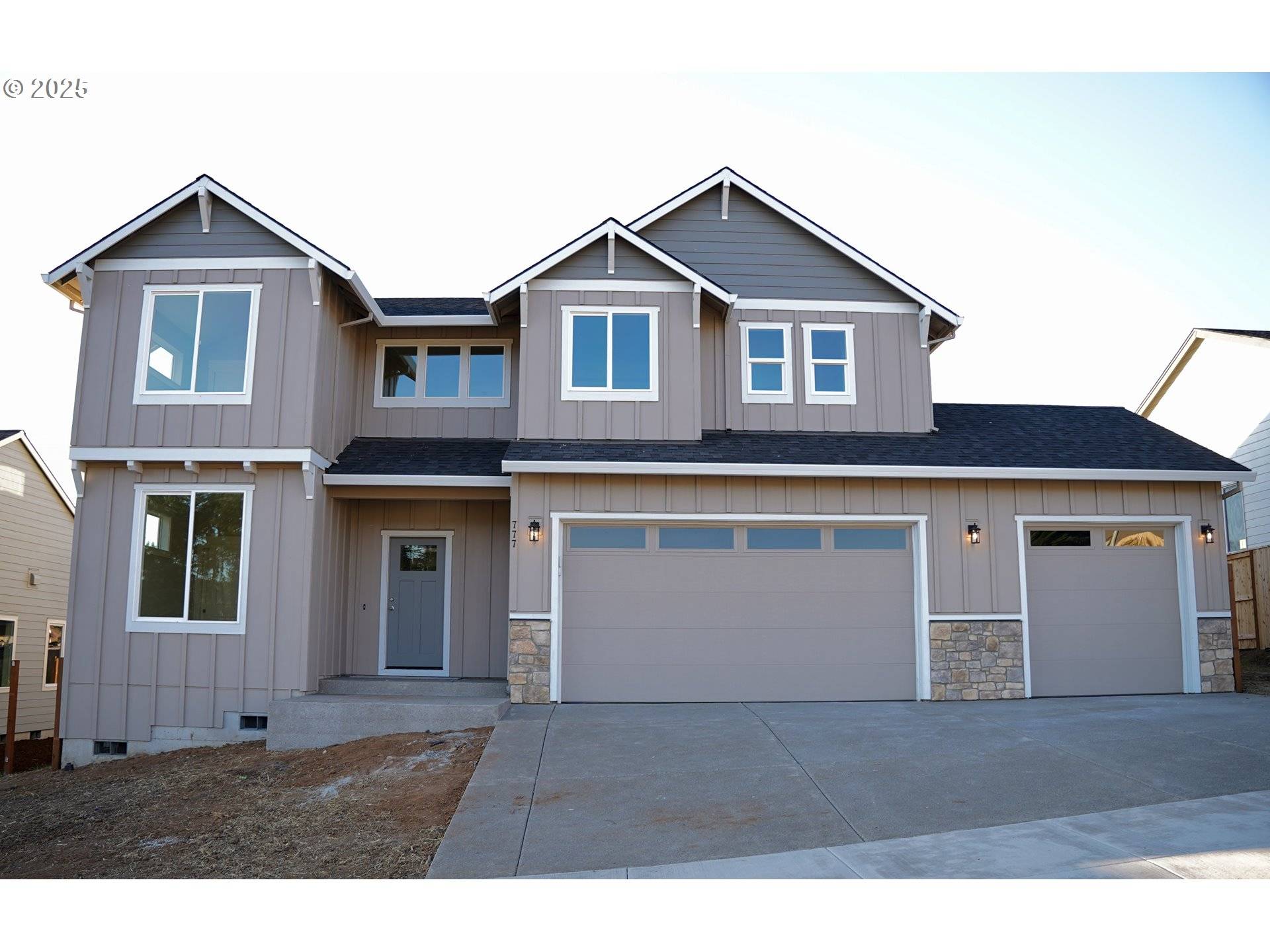 777 Riley DR, Silverton, OR 97381