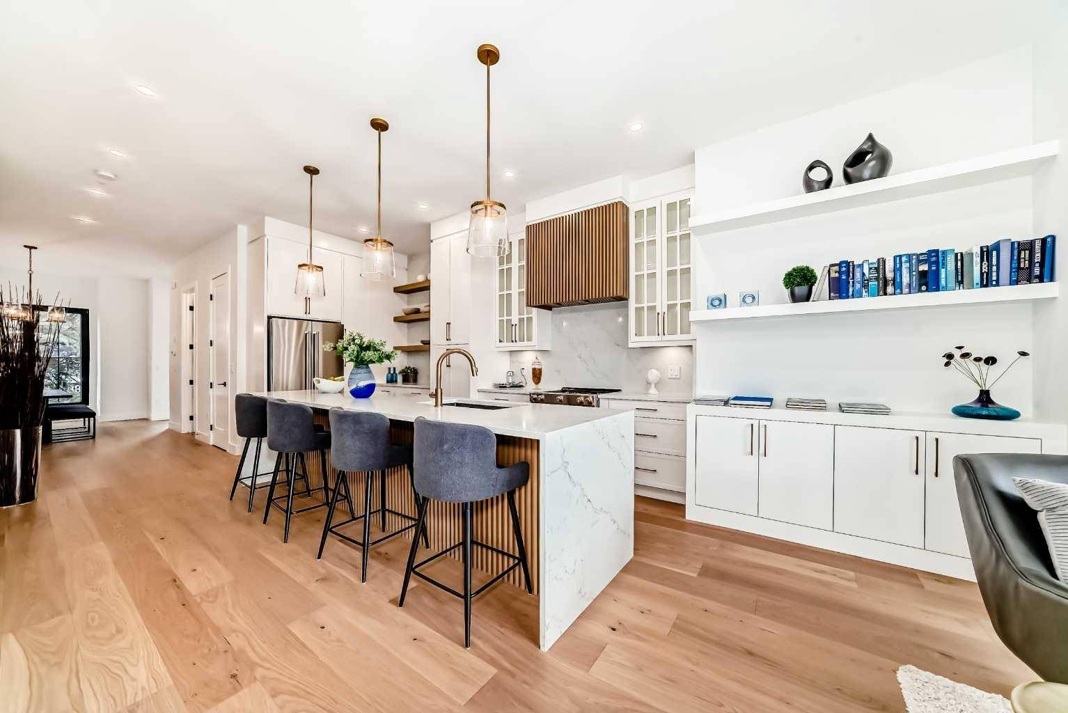 Calgary, AB T3E 1K9,2135 53 AVE Southwest #B