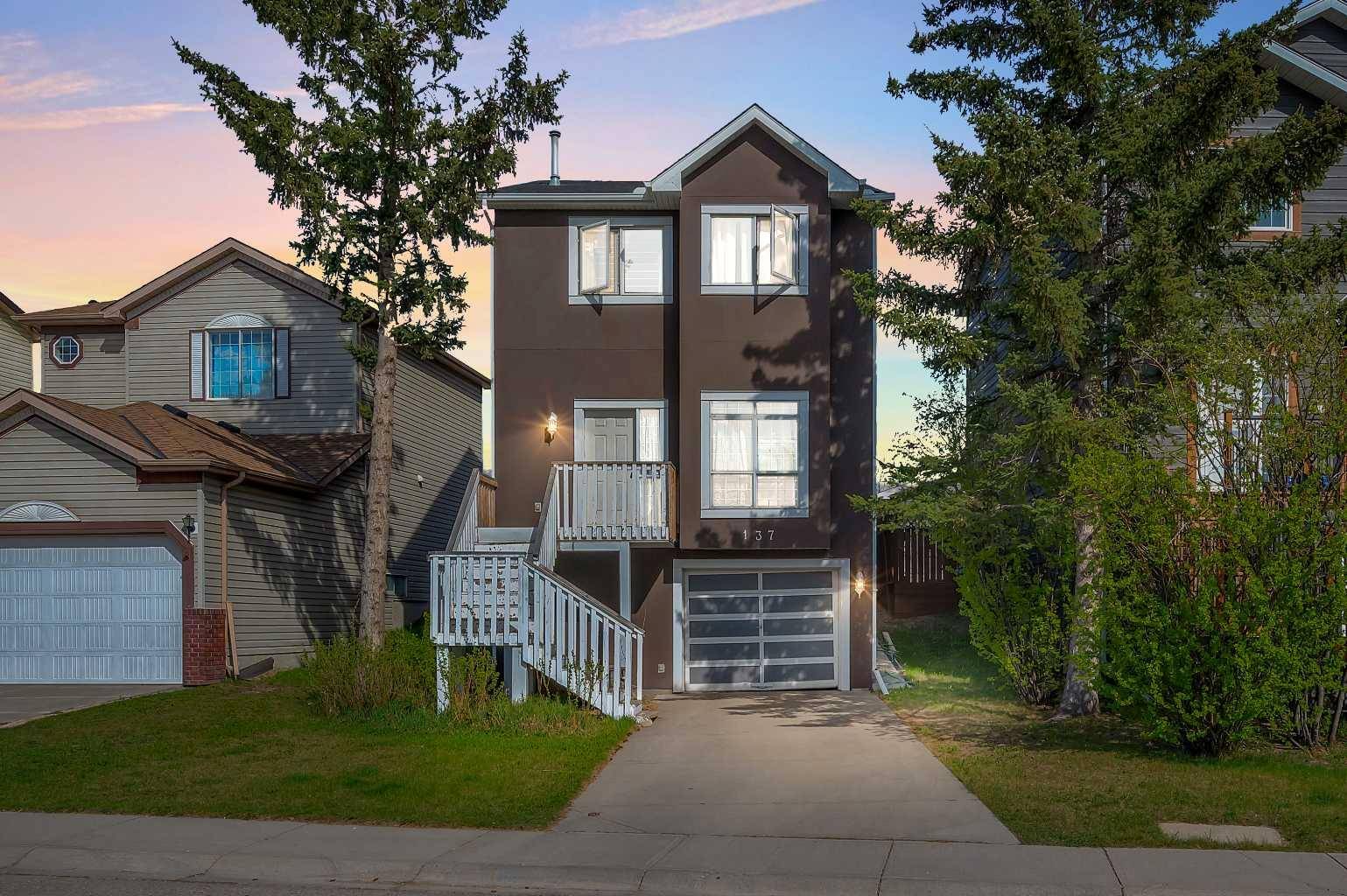 137 Martinpark WAY NE, Calgary, AB T3J3M8