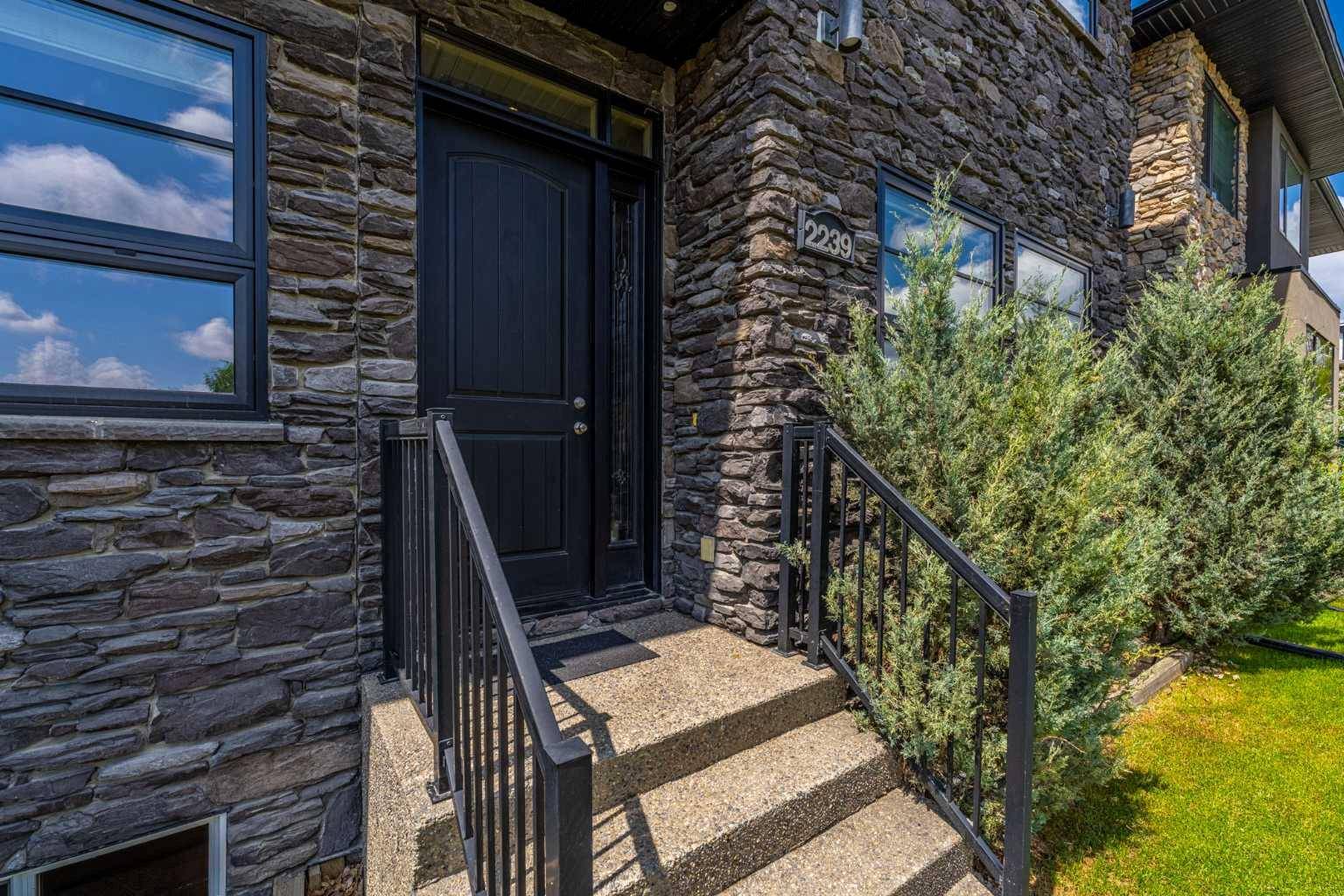 Calgary, AB T3E 2R4,2239 32 ST SW