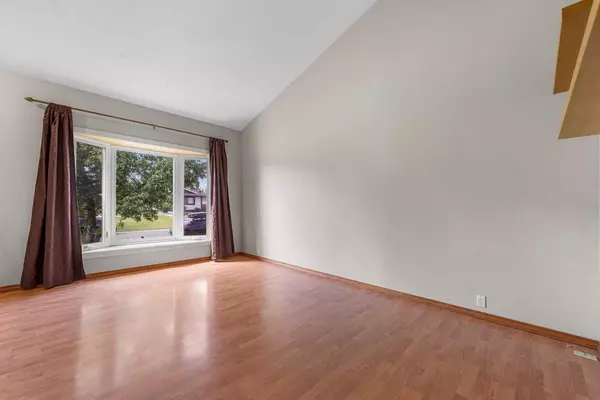 Calgary, AB T1Y 3K2,108 Pineland PL NE