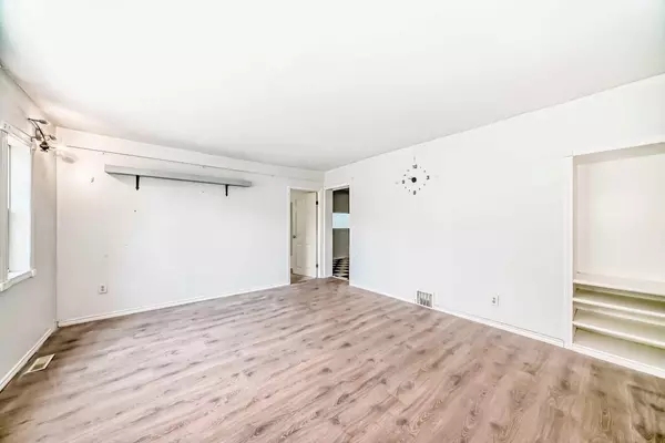 Calgary, AB T2C 0Y8,7614 24 ST Southeast