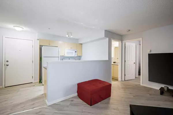 Calgary, AB T2Y 0H6,8 Bridlecrest DR Southwest #1120