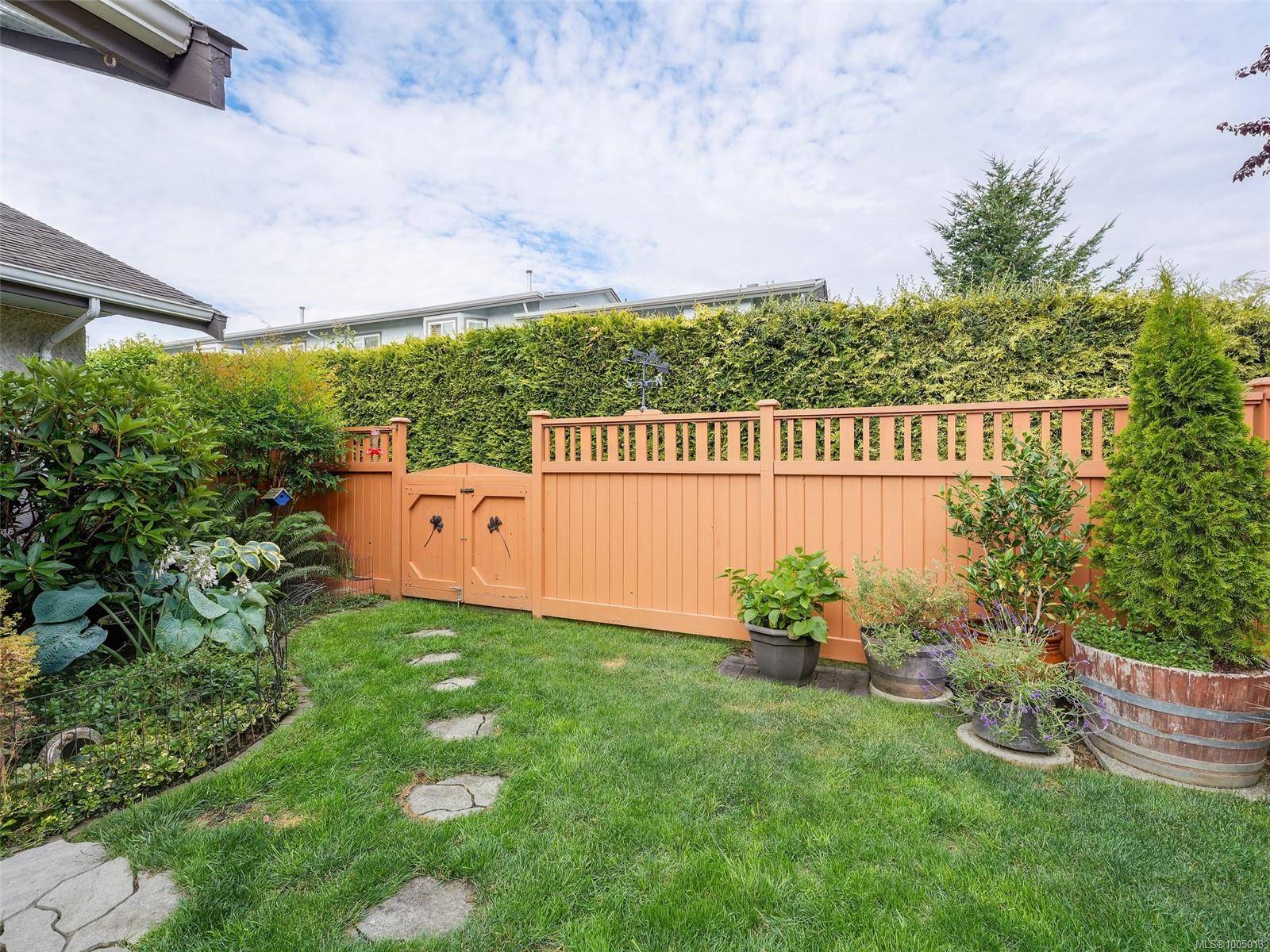 Sidney, BC V8L 5V7,2135 Amelia Ave #80