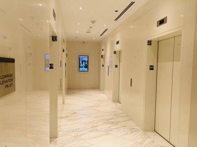 Mississauga, ON L5B 0M3,3900 Confederation Pkwy #1707