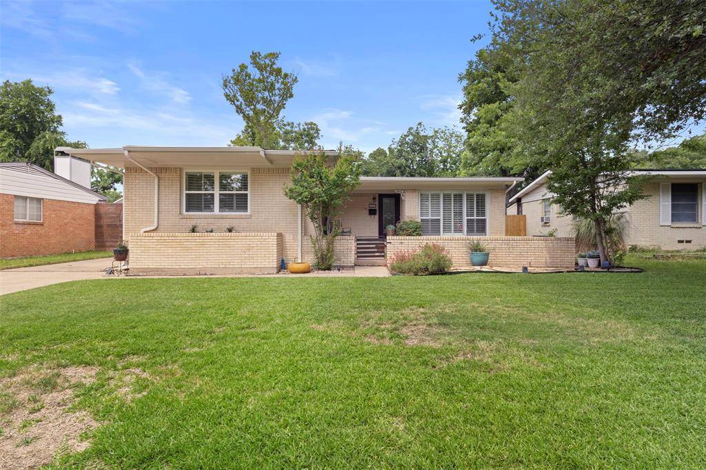 10209 Solta Drive, Dallas, TX 75218